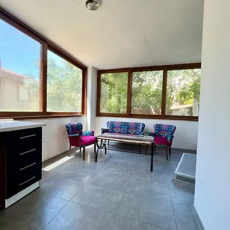 Alaçatı Flat With New Furniture Daire